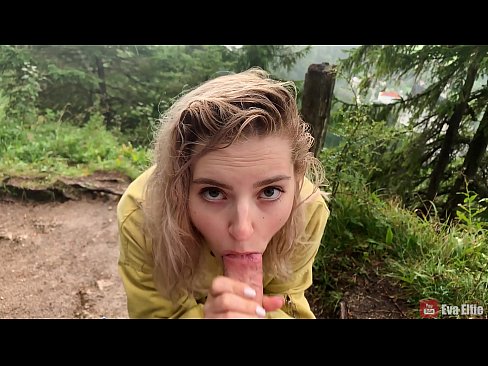 ❤️ Girl swallows cum sawise bukkake umum - Eva Elfi ️ Seks kualitas ing kita  ﹏